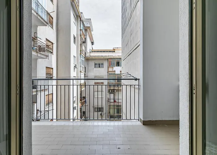 Via Libertà Roomy Apartment